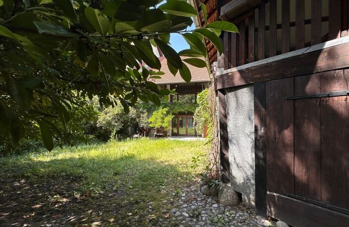 💎 RARE & HISTORIQUE : Domaine d'Exception de 1840 – au cœur de Saint-Julien et aux portes de Genève ; avec local professionnel ou commercial — photo 2