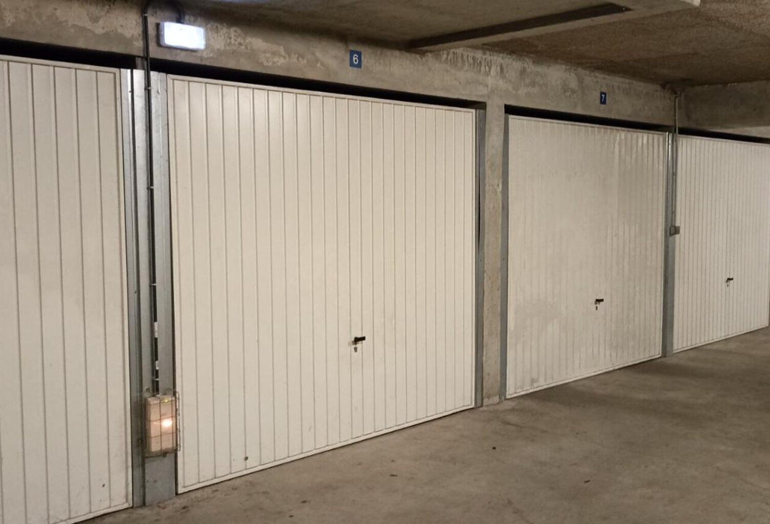 Garage box sécurisé à louer à Caluire-et-Cuire — photo 1