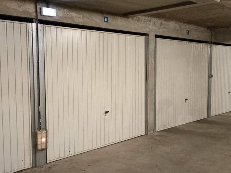 Garage box sécurisé à louer à Caluire-et-Cuire — photo 1