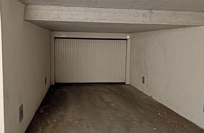Garage box sécurisé à louer à Caluire-et-Cuire — photo 3