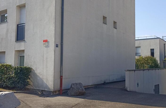 Garage box sécurisé à louer à Caluire-et-Cuire — photo 4