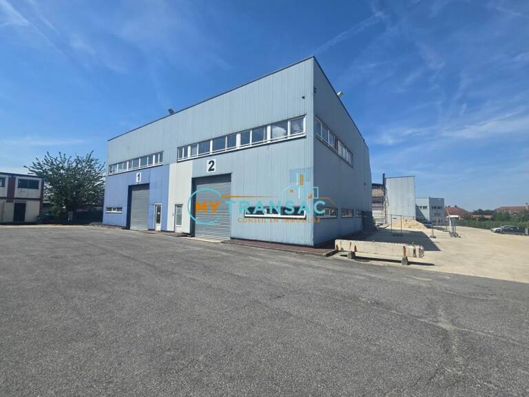 MY TRANSAC vous propose à vente sur PONTAULT COMBAULT, un local d'activité de 320m² — photo 1