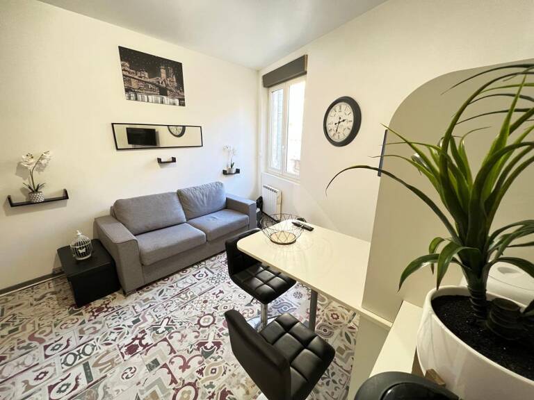Avignon Intra-Muros- Studio place de l'horloge, 20 m², 2 pièces, Parfait Etat — photo 1
