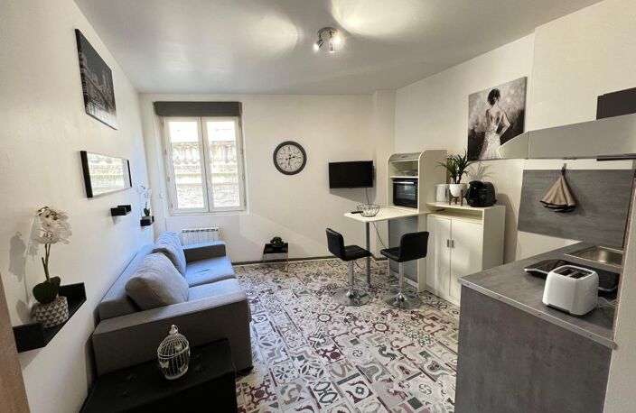 Avignon Intra-Muros- Studio place de l'horloge, 20 m², 2 pièces, Parfait Etat — photo 2