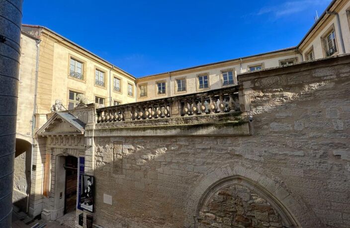 Avignon Intra-Muros- Studio place de l'horloge, 20 m², 2 pièces, Parfait Etat — photo 3
