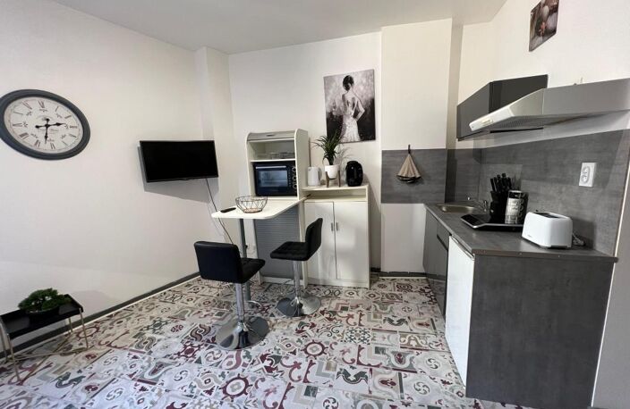 Avignon Intra-Muros- Studio place de l'horloge, 20 m², 2 pièces, Parfait Etat — photo 4