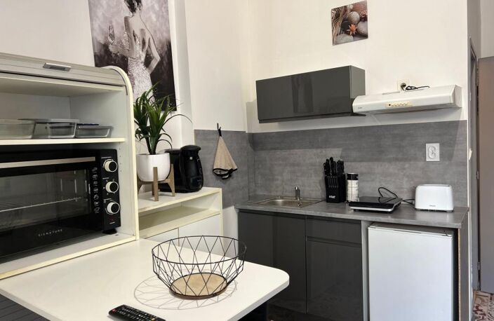Avignon Intra-Muros- Studio place de l'horloge, 20 m², 2 pièces, Parfait Etat — photo 5
