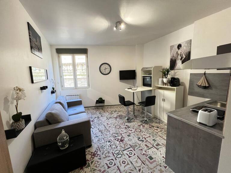 Avignon Intra-Muros- Studio place de l'horloge, 20 m², 2 pièces, Parfait Etat — photo 1