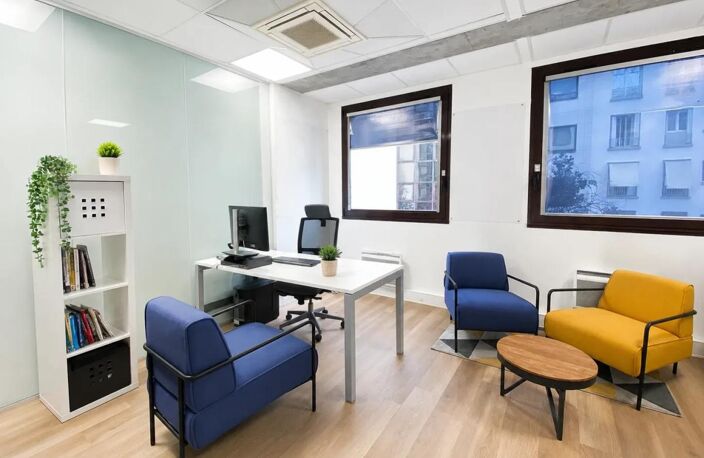 À 50m du centre commercial Les Passages, cinéma, commerces..., Plateau de bureaux de 177 m² : immeuble moderne, sécurisé, lumineux, cuisine aménagée, climatisation, fibre optique — photo 3