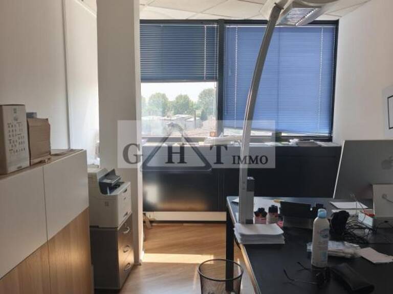 A LOUER BUREAU IDEALEMENT PLACE A MANDELIEU — photo 1