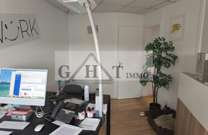 A LOUER BUREAU IDEALEMENT PLACE A MANDELIEU — photo 2