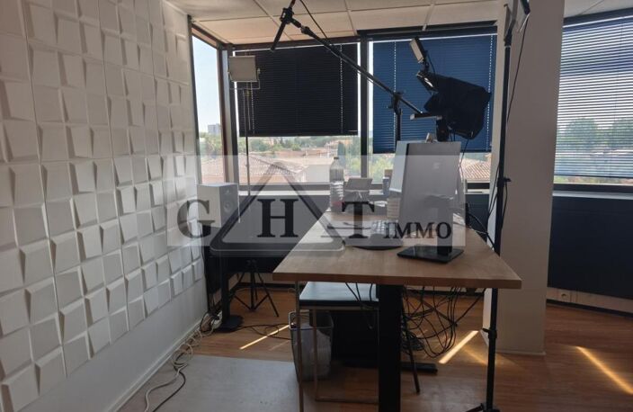 A LOUER BUREAU IDEALEMENT PLACE A MANDELIEU — photo 3