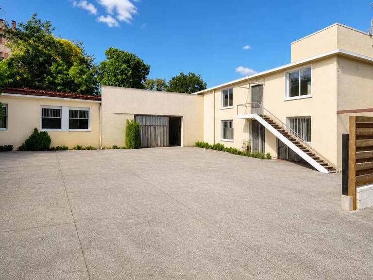 Grand ensemble Maison +hangar + dépendance+ piscine — photo 1