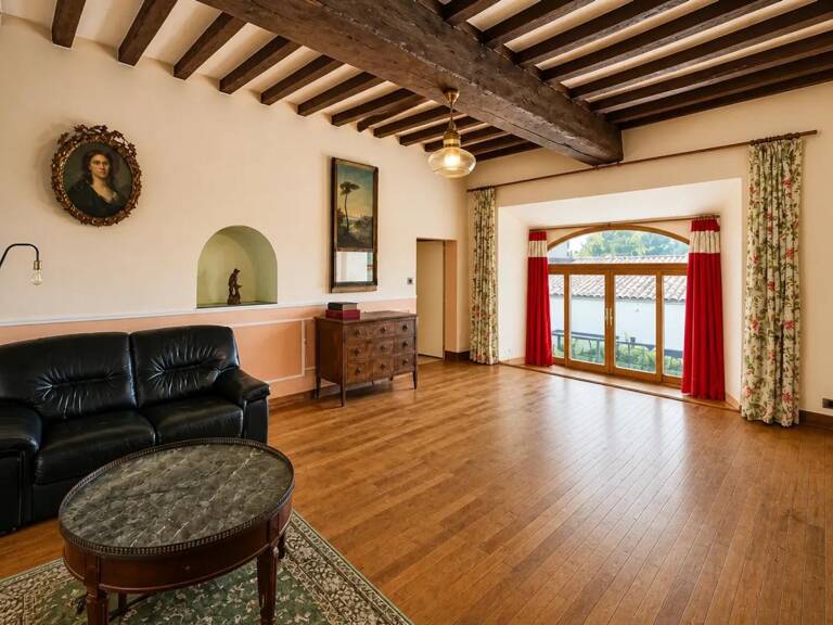 Maison de 10 pièces de 345.72 m² à Montravers — photo 1