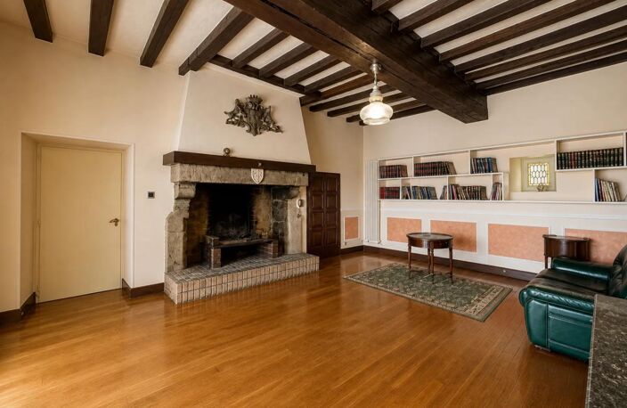 Maison de 10 pièces de 345.72 m² à Montravers — photo 4