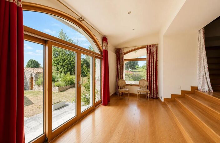 Maison de 10 pièces de 345.72 m² à Montravers — photo 5