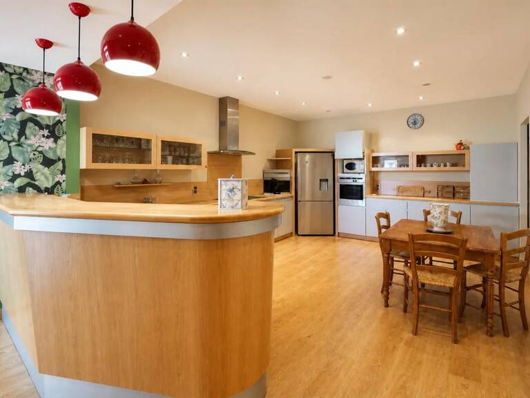 Maison de 10 pièces de 345.72 m² à Montravers — photo 1