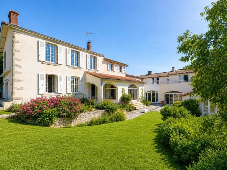 Maison de 10 pièces de 345.72 m² à Montravers — photo 1