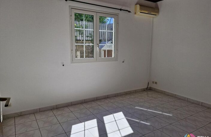 A LOUER VILLA T4 A LA BRETAGNE 97490 — photo 4