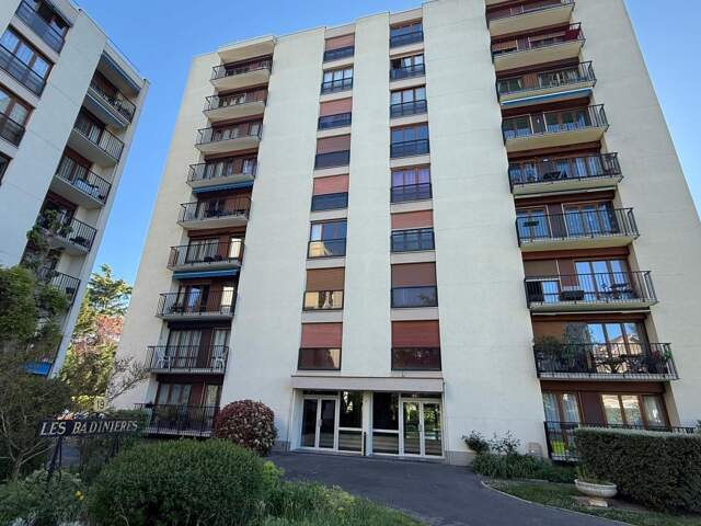 Appartement À Vendre — photo du bien