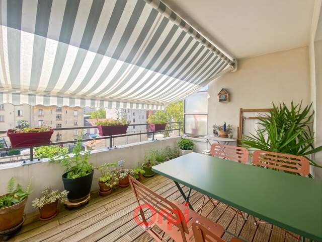 Appartement T4 rénové avec terrasse, garage et / ou parking en option — photo du bien