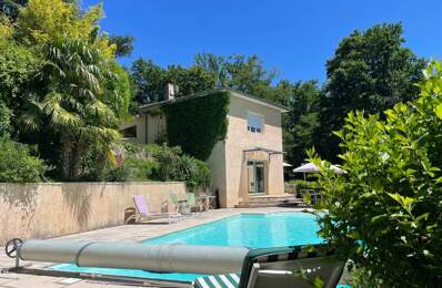 Villa avec piscine et parc arboré — photo du bien