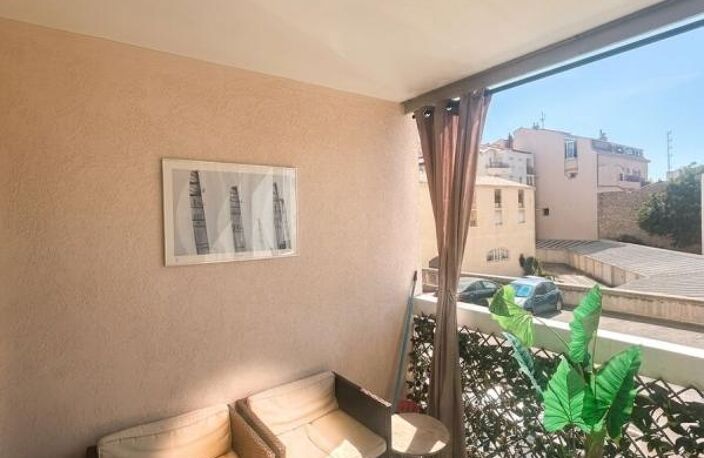 Appartement À Vendre T2 - Ascenseur - A deux pas de la gare — photo 2
