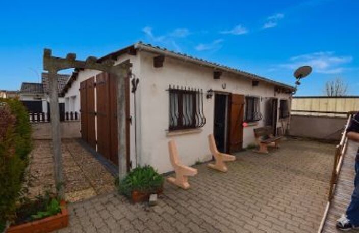Maison avec jardin, double accès, 2 grands garages, atelier et caves — photo 3