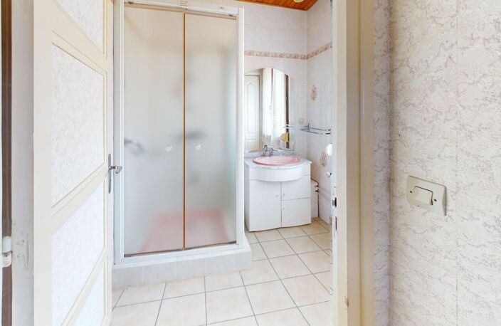 Maison avec jardin, double accès, 2 grands garages, atelier et caves — photo 4