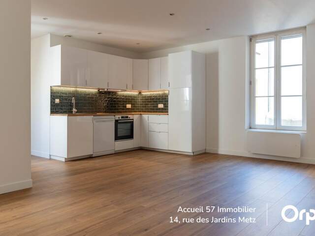 Appartement À Vendre — photo du bien