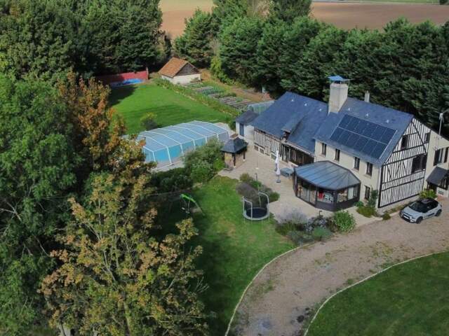 Maison À Vendre Montivilliers beaux volumes + piscine Très grand terrain — photo du bien