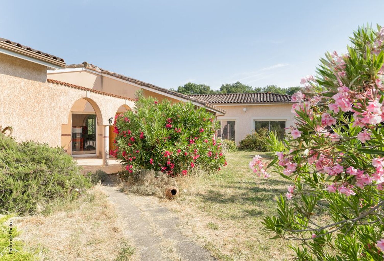 Maison T4 de 160m² à Bouloc – Pièce de vie 76m², terrain 2800m² au calme — photo 1