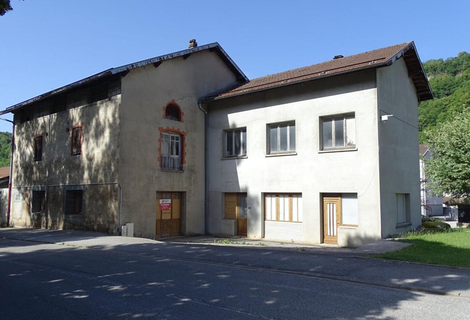 Batiment 690m² environ — photo 1