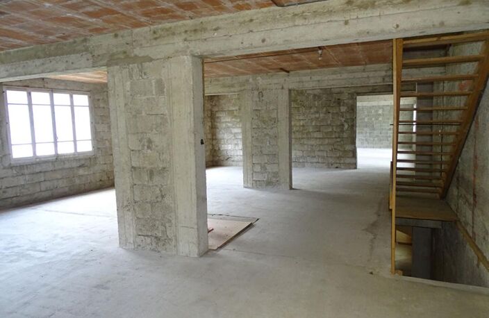 Batiment 690m² environ — photo 2