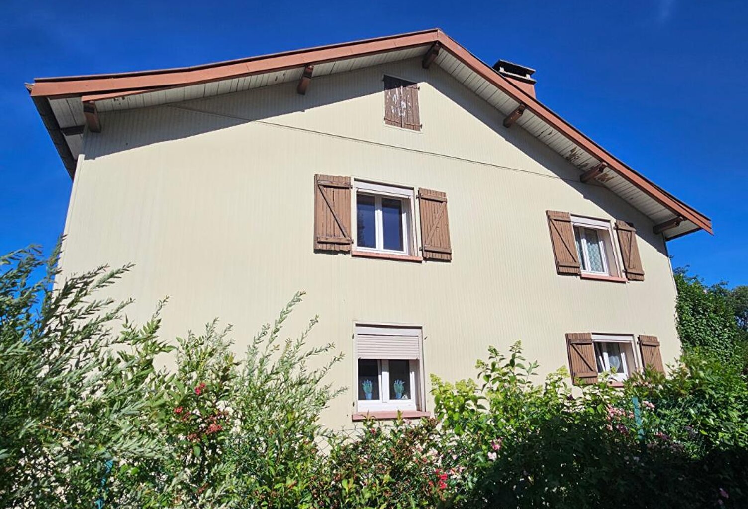 Maison mitoyenne 250 m² , jardin , 2 garages + carport, , 7 chambres, centre-ville Corcieux — photo 1