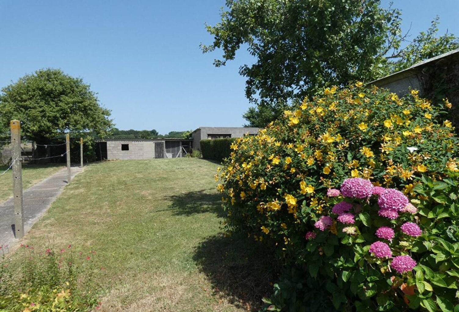 Maison de 119m2 avec 5 chambres, sur un magnifique terrain de1 794m2 : 3 garages, hangar, possibilité gîte ! — photo 1