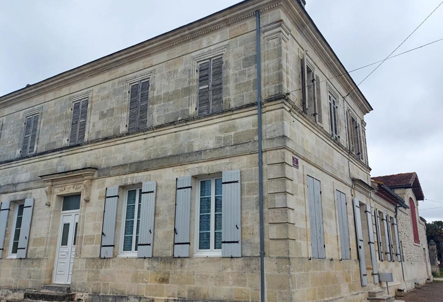Maison de charme à Blaignan proche de Lesparre Médoc 8 pièce(s) 230 m2 joli petit village viticole — photo 1