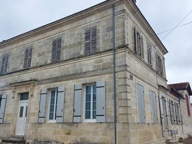 Maison de charme à Blaignan proche de Lesparre Médoc 8 pièce(s) 230 m2 joli petit village viticole — photo 1
