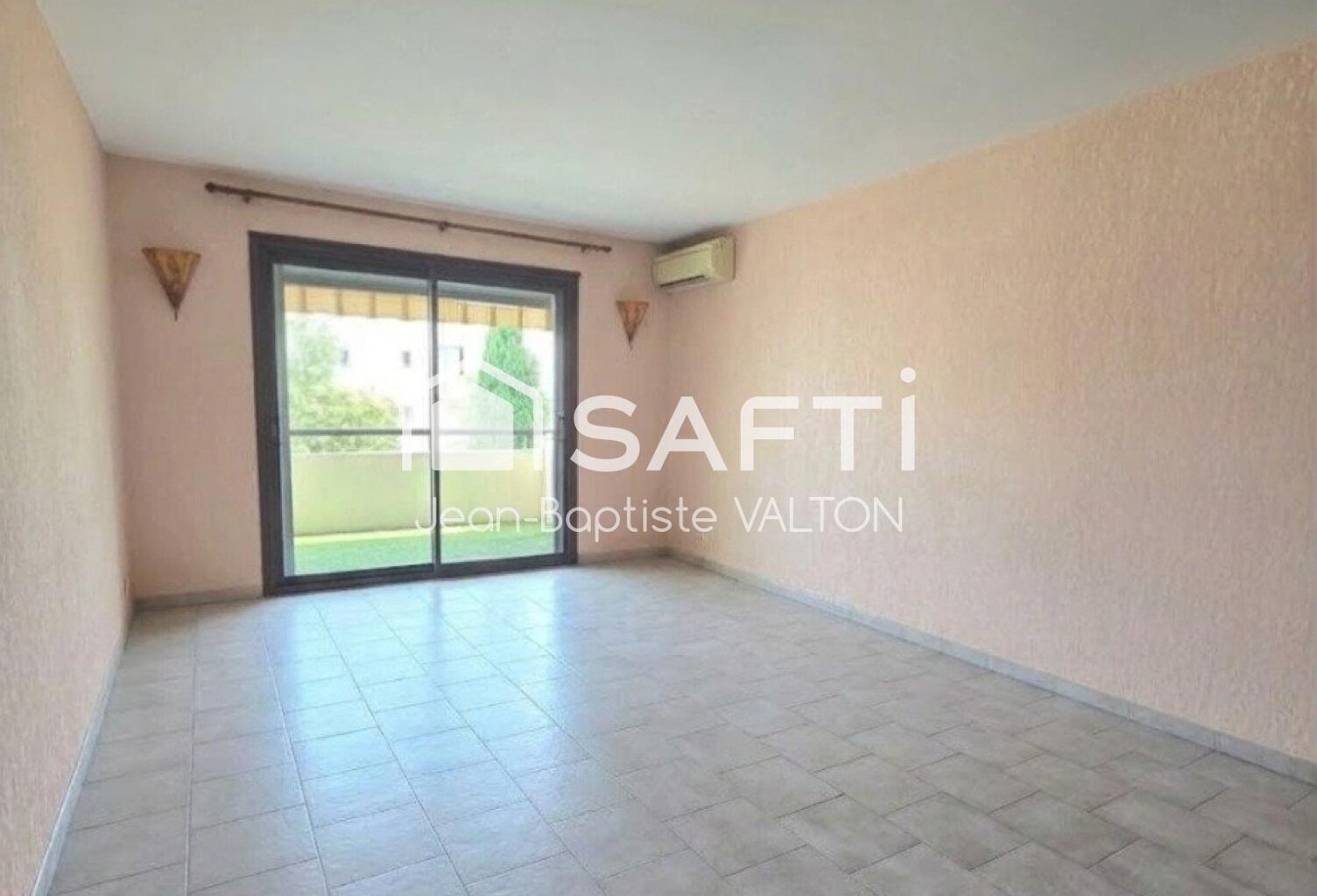 Appartement T3 ascenseur, terrasse, et parking privatif à 5mn à pied des plages et du port de Sanary — photo 1