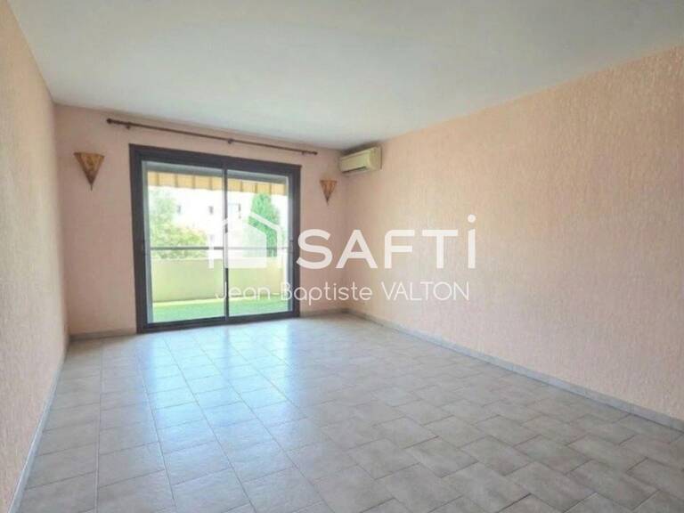 Appartement T3 ascenseur, terrasse, et parking privatif à 5mn à pied des plages et du port de Sanary — photo 1