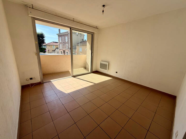 Centre ville - T2 de 45m2  avec ascenseur et balcon — photo 1