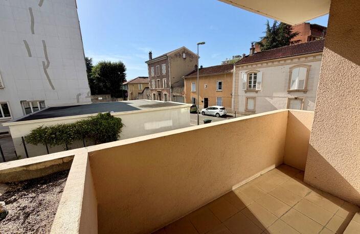 Centre ville - T2 de 45m2  avec ascenseur et balcon — photo 2