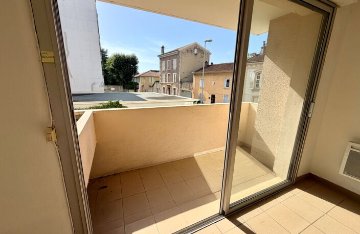Centre ville - T2 de 45m2  avec ascenseur et balcon — photo 3