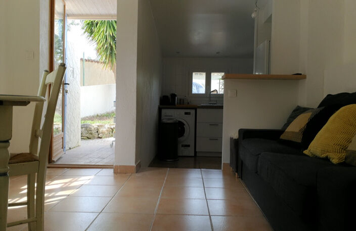  La Ciotat Le Liouquet   T2/3 style maisonnette avec jardin — photo 4