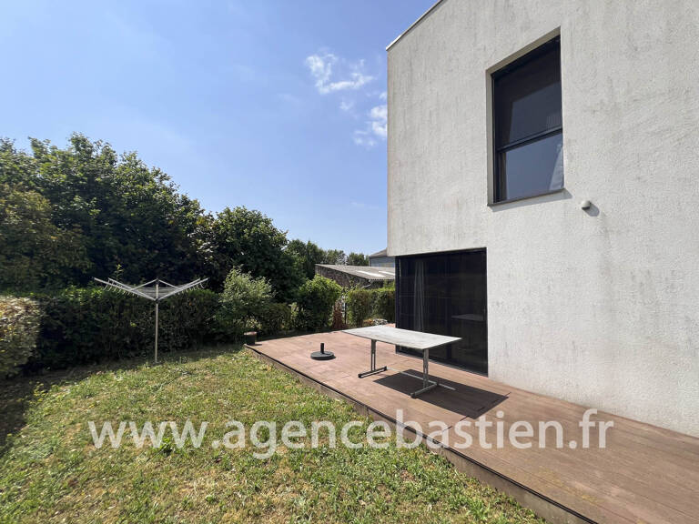 SEGNY - Appartement Duplex T4 de 100 m2   3 chambres, cave, — photo 1