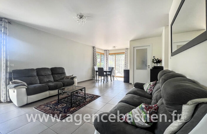 SEGNY - Appartement Duplex T4 de 100 m2   3 chambres, cave, — photo 2