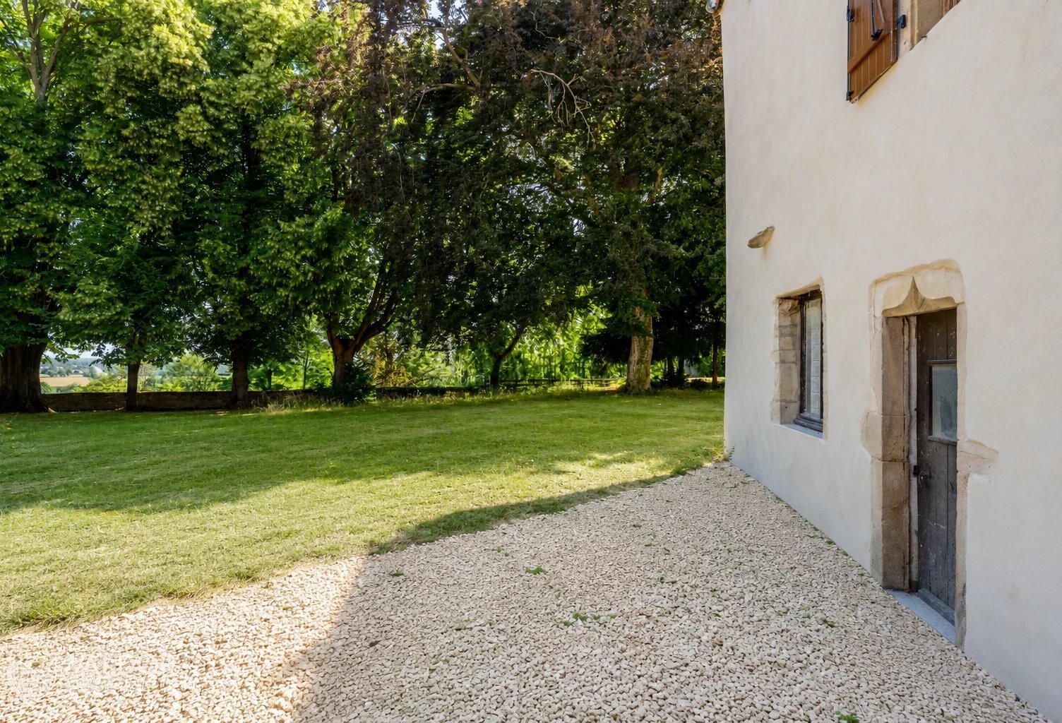 Maison de 150 m² à finir d'aménager dans l'enceinte du château — photo 1