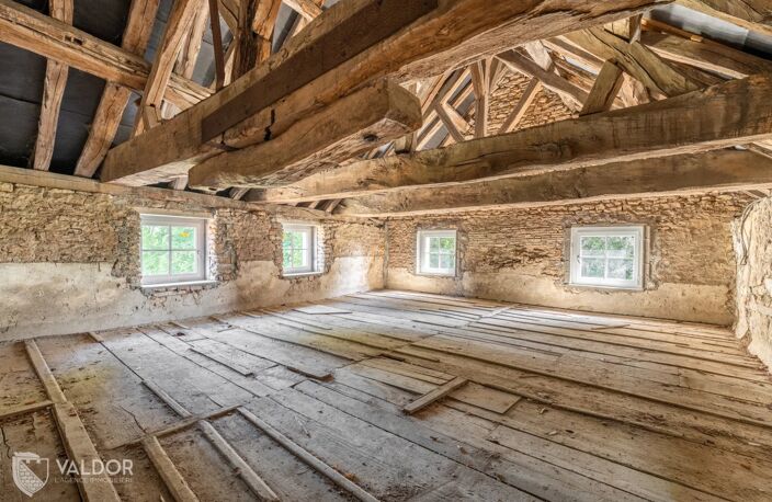 Maison de 150 m² à finir d'aménager dans l'enceinte du château — photo 4
