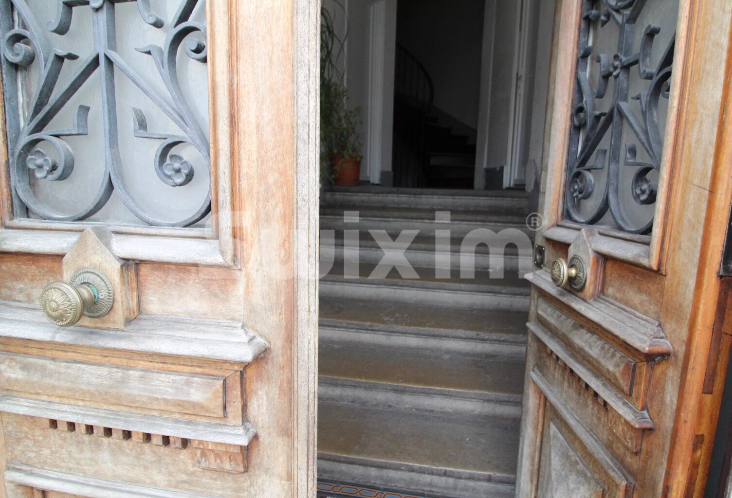 AIX CENTRE - IMMEUBLE DE 5 APPARTEMENTS — photo 1