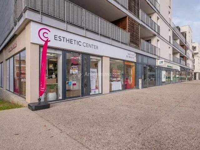 TRES BEAU LOCAL COMMERCIAL-SATHONAY-CAMP — photo du bien